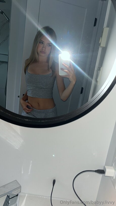 Babyy Livvy nude model photos