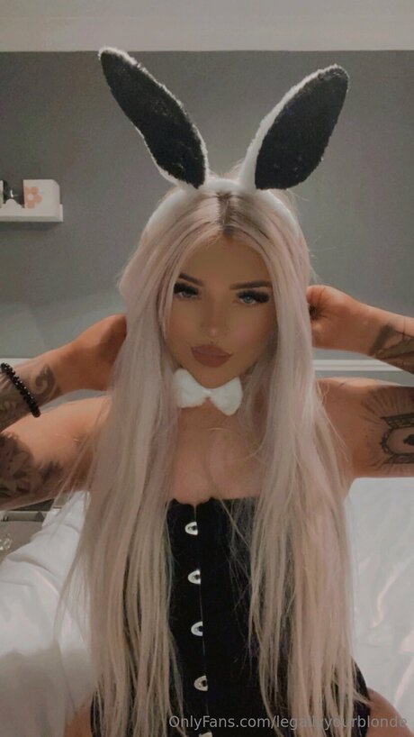 Legallyyourblonde naked pornstar pic