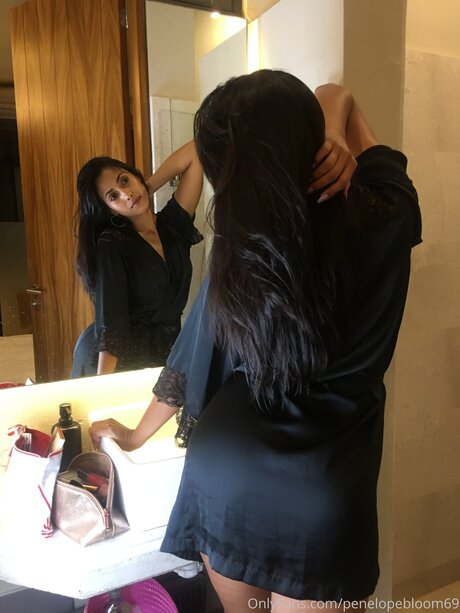 Iampennybloom top star pictures