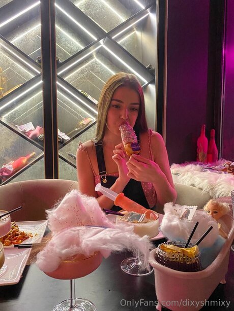 Dixyshmixy nice model pic