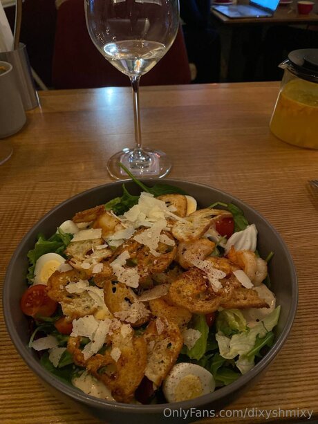 Dixyshmixy pretty pornstar image