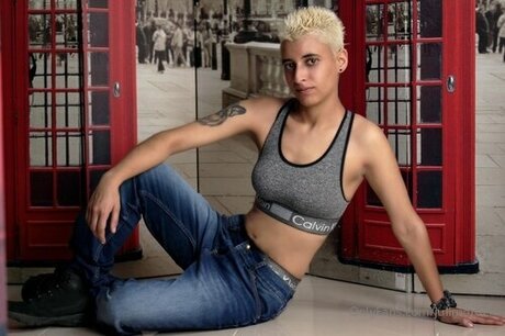 Biggerclit model porn picture