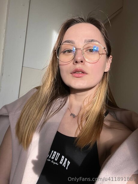 Milsmils pretty pornstar img