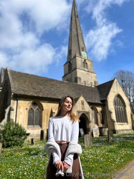 Milsmils naked pornstar pic