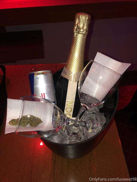 Lusweet98 pornstar naked pics