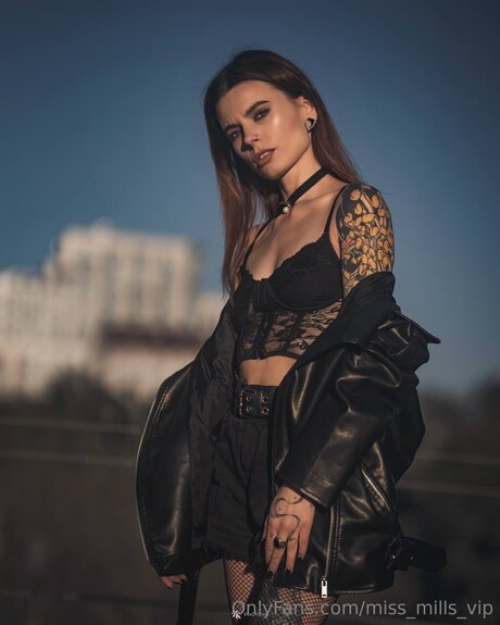 Miss Mills Vip perfect model image