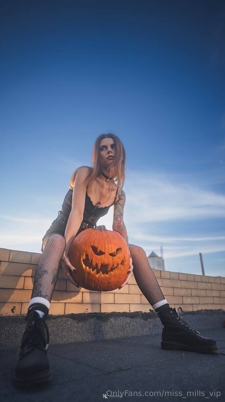 Miss Mills Vip sex actress img