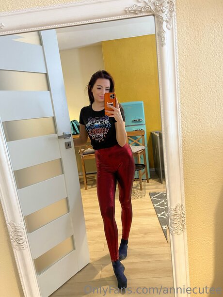 Anniecutee star nude img