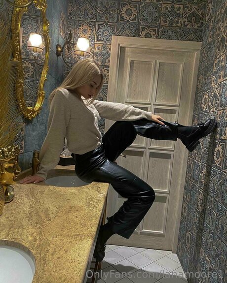 Lanamoore1 model photos