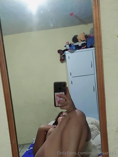 Madresanta1 model beautiful img