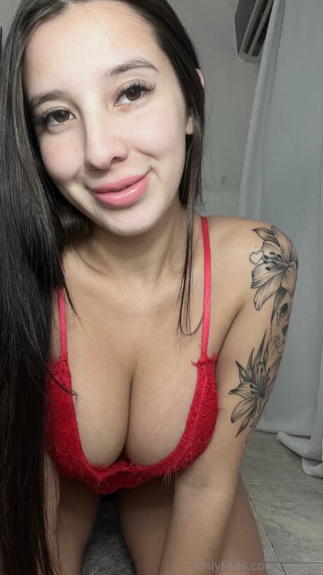 U219442991 erotic pornstar photos