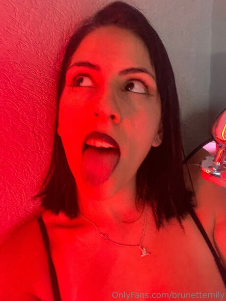 Brunettemily star pornographic photos