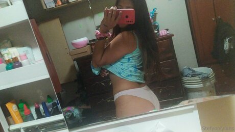 Esteffany01 erotic actress img