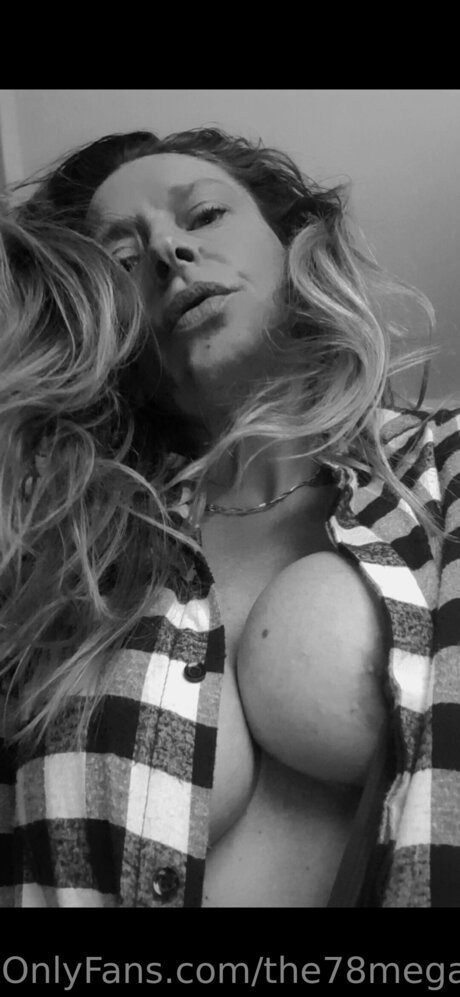 The78megahertz model hot images