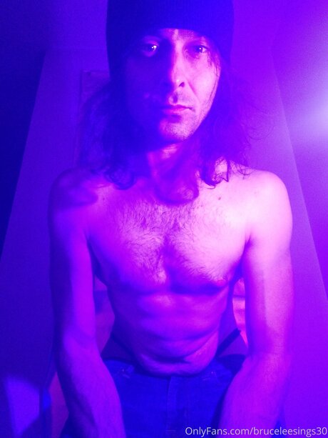 Bruceleesings30 model erotic pictures