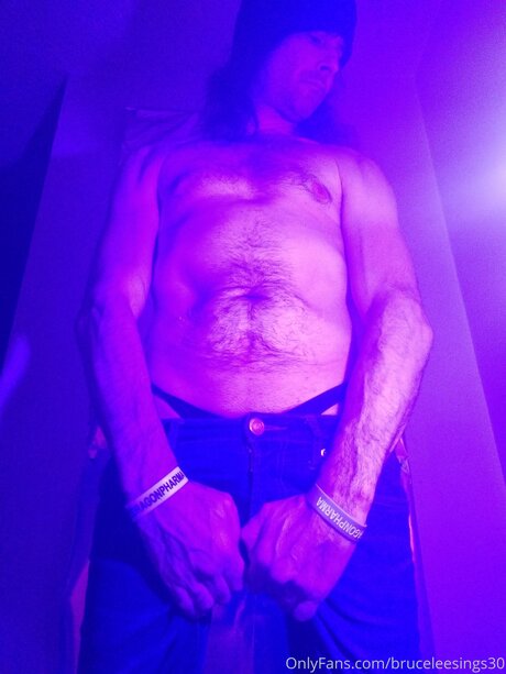 Bruceleesings30 erotic model archive