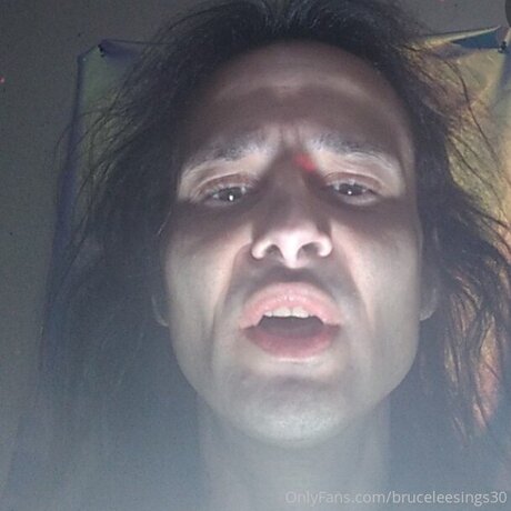 Bruceleesings30 naked star archive