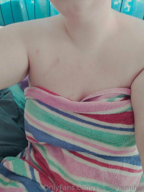 Yourgirlemilyx hot pornstar photo