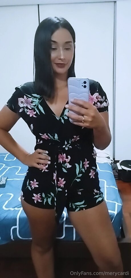 Merycardi naked star image