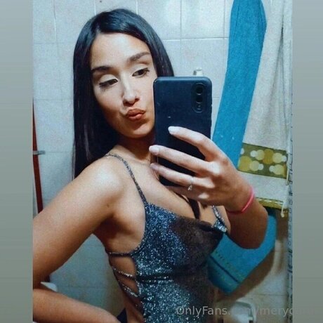 Merycardi model hot photo