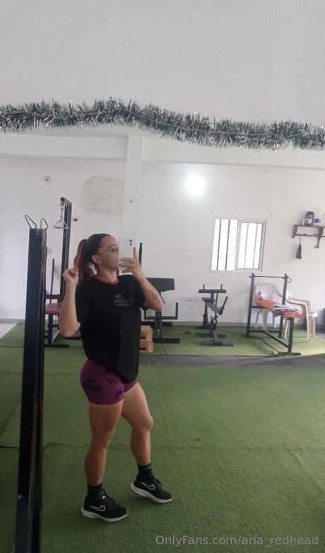 Aria Redhead model images