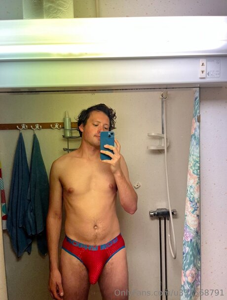 U337568791 nude star pic