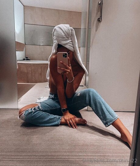 Reina22 pornographic actress photos