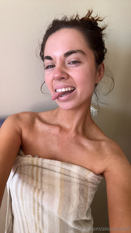 Alexissss24 hot model pics