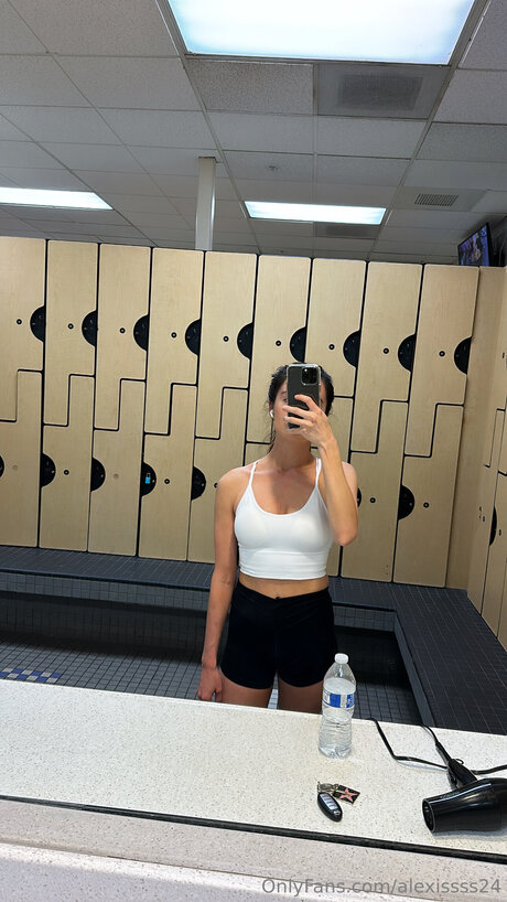 Alexissss24 model nudes gallery