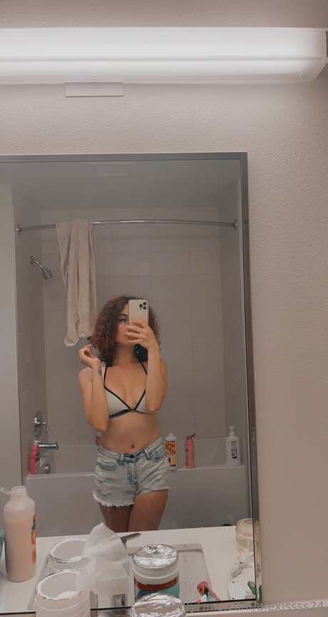 Alexissss24 model beautiful pics