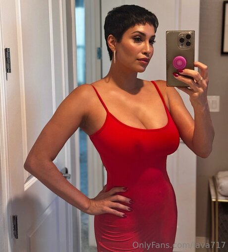 Lava717 naked model img