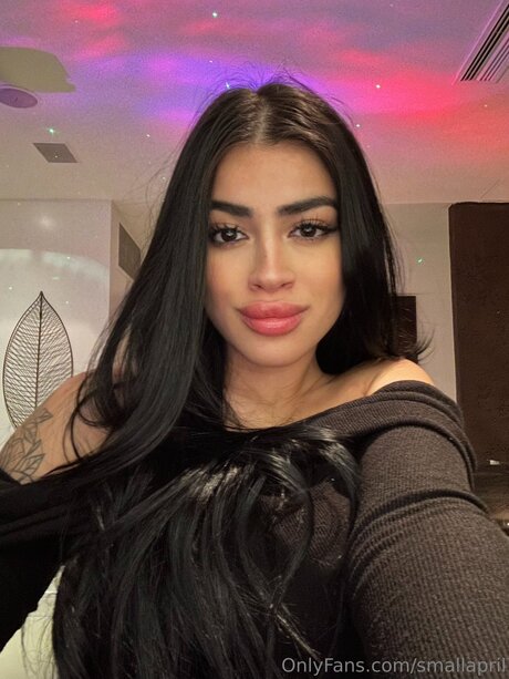 Smallapril naked model pictures