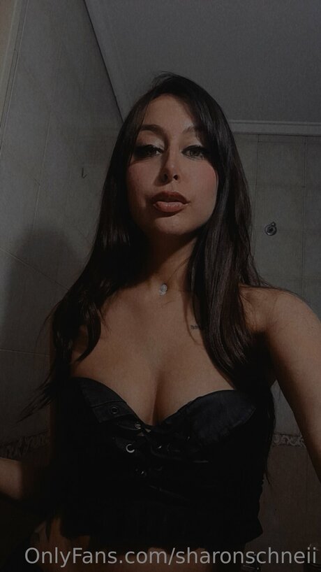 Sharonschneii erotic star img