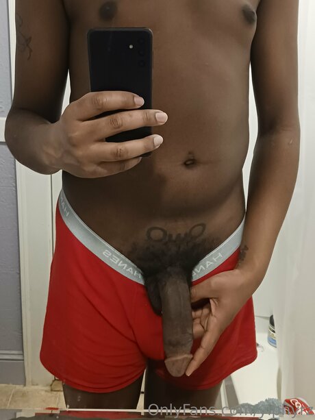 Yiphyrz nude pornstar pic