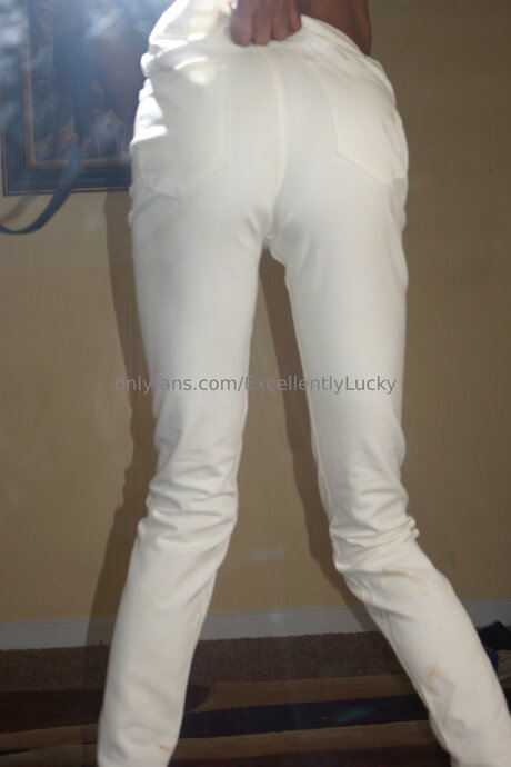 Excellentlylucky model free photo