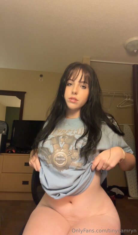 Tinycamryn pornstar hot photos