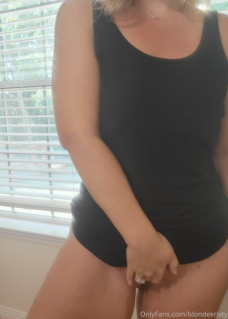 licking pussy onlyfans hot image