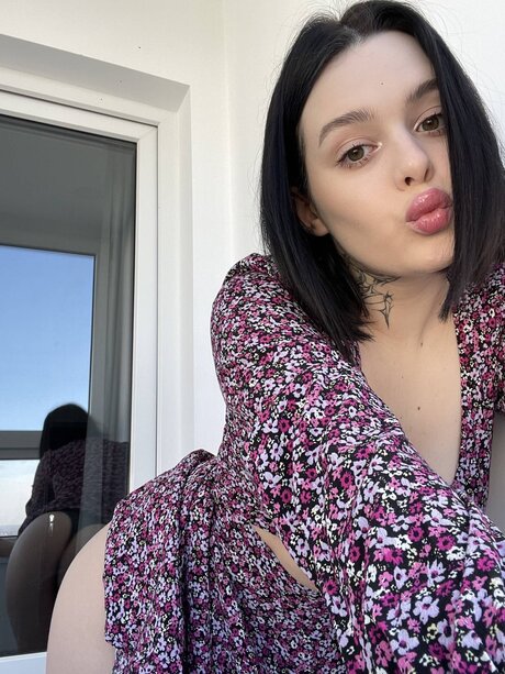 Sweet Crumb sex model image