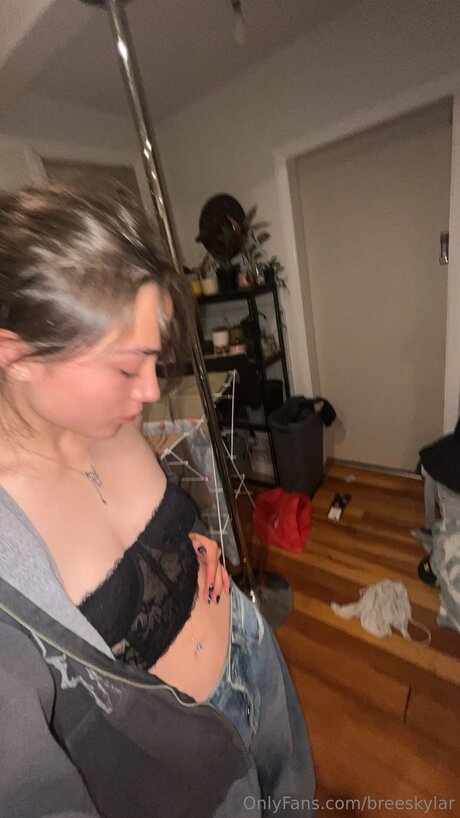 Breeskylar sex model photo