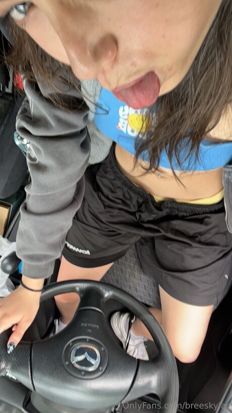 Breeskylar naked star image