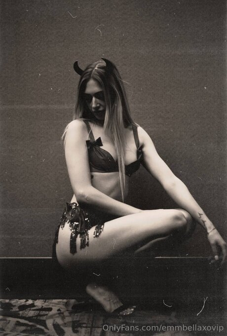 Emmbellaxovip star free pic