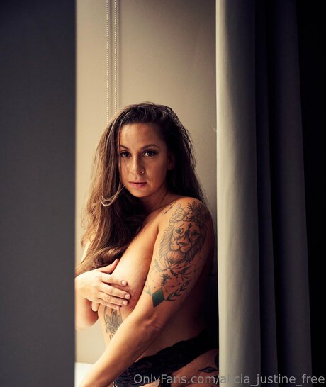 Alicia Justine Free star galleries