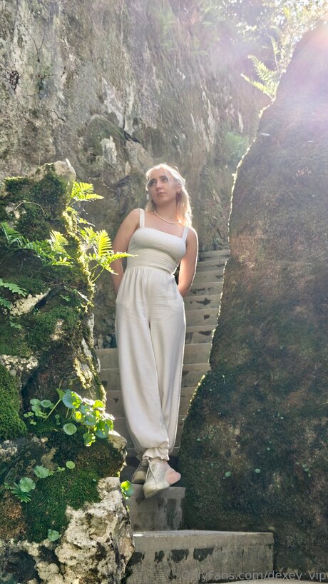 Dexey Vip naked model pictures