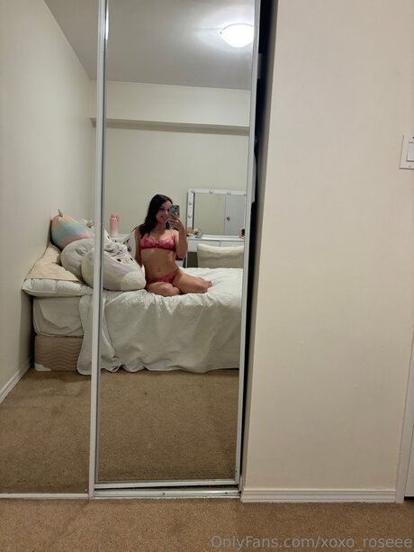 Xoxo Roseee beautiful model galleries