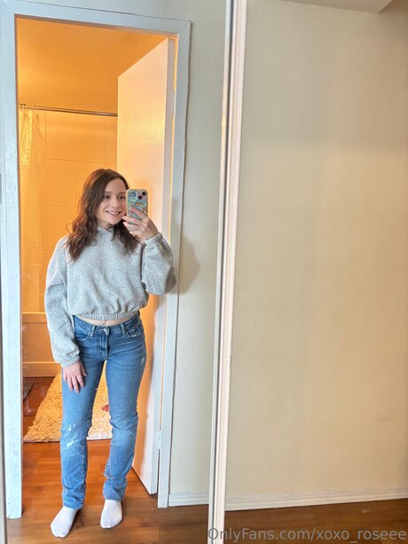 Xoxo Roseee art model archive