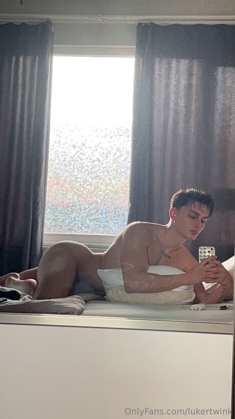 Lukertwink nude model images