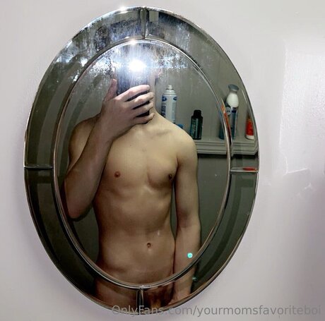 Yourmomsfavoriteboi star nudes img