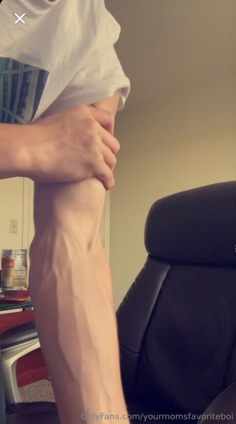 Yourmomsfavoriteboi model nice galleries