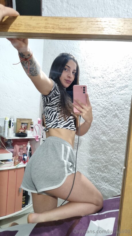 Luuuuli00 model nude pictures