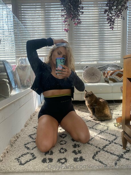 Everlee Lovely exclusive pornstar img